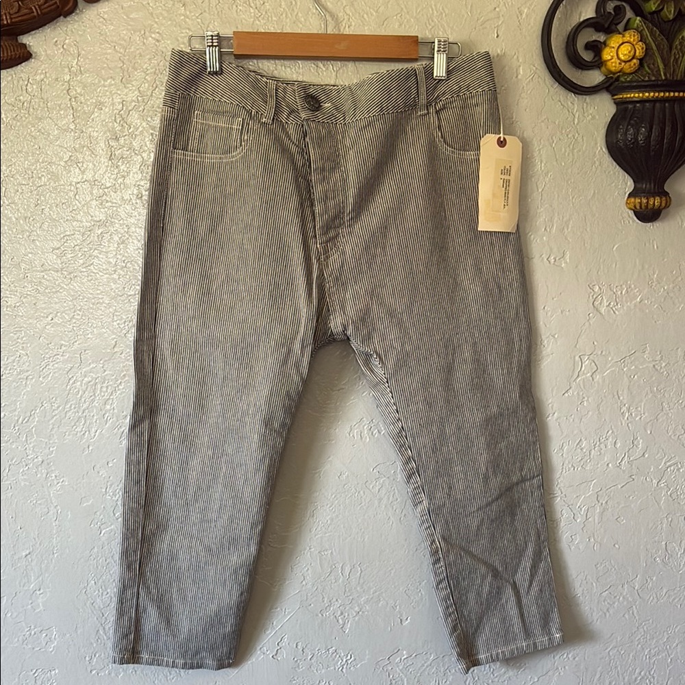 Gray Relaxed Fit Jeans with Classic Style